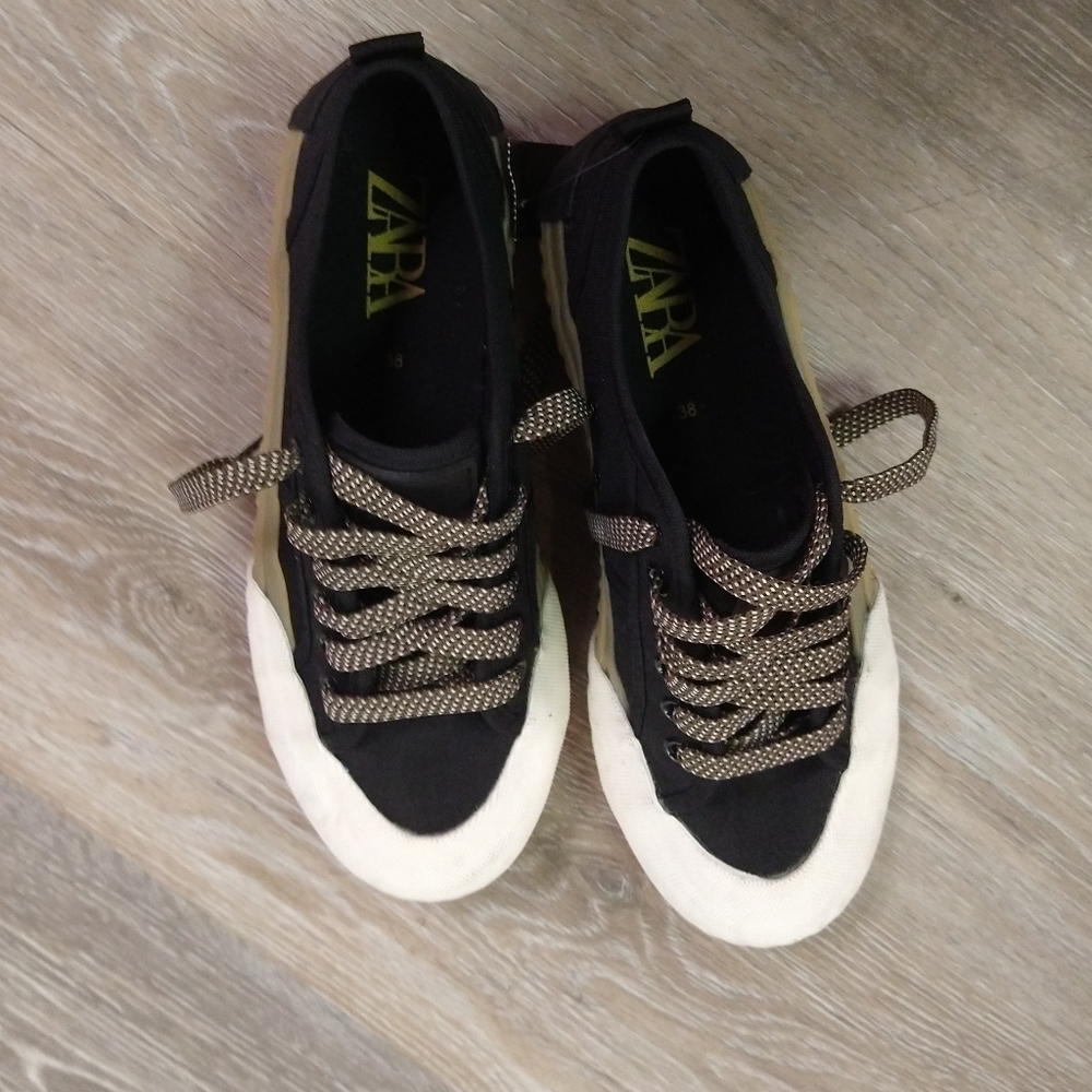 Zara Sneaker W/Rubber Toe Cap Gum Sole Size 7